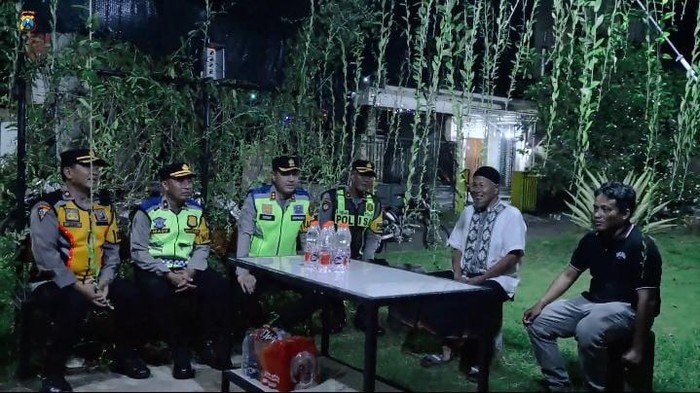 Patroli sahur Polres Lamongan.