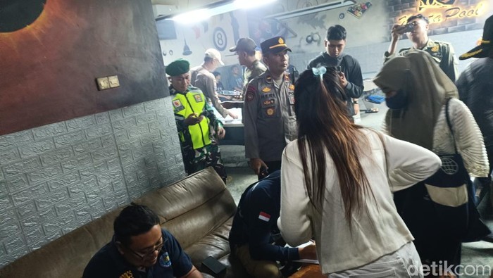 Patroli tempat hiburan malam di Kediri.