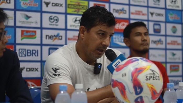Pelatih Madura United Alfredo Vera.
