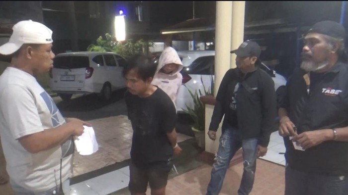 Polisi menangkap pelaku pembobol rumah di Makassar.