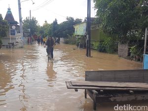 Banjir di Ketitang Wetan Pati Nyaris 1 Meter, Warga Masih Emoh Ngungsi