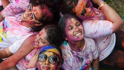 Potret Kemeriahan Festival Holi di Medan