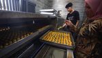Melihat Pembuatan Kue Kering yang Laris Jelang Lebaran