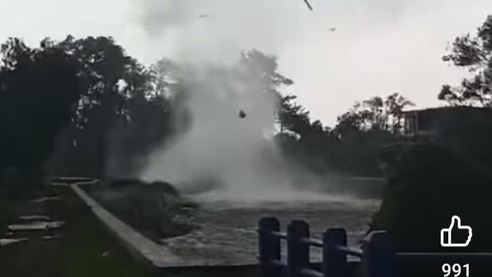 Puting beliung di Indramayu.