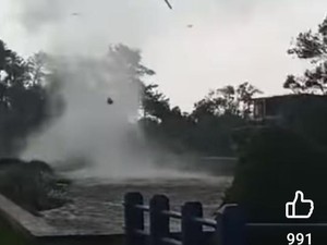 Ratusan Rumah Rusak Akibat Puting Beliung di Indramayu