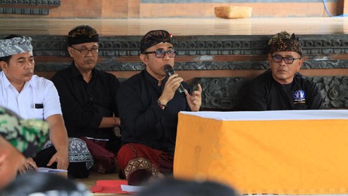 Rapat koordinasi terkait persiapan pengarakan ogoh-ogoh di Denpasar, Bali.