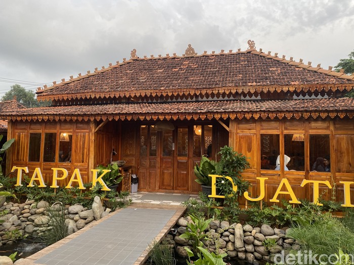 Sedap! Pecak Ikan hingga Ayam Goreng Nikmat di Resto Joglo Bekasi Sedap! Pecak Ikan hingga Ayam Goreng Nikmat di Resto Joglo Bekasi