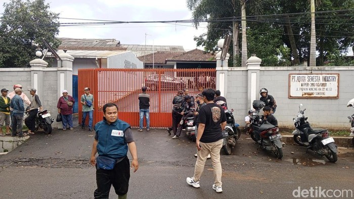 Suasana di pabrik PT Adira Semesta Industry lokasi tiga pekerja meninggal dunia.