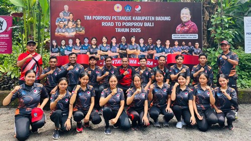 Tim definitif Petanque Porprov Badung 2025 seusai latihan di Lapangan Gerana, Abiansemal, Badung, Minggu (16/3/2025). (Krisna Pradipta)