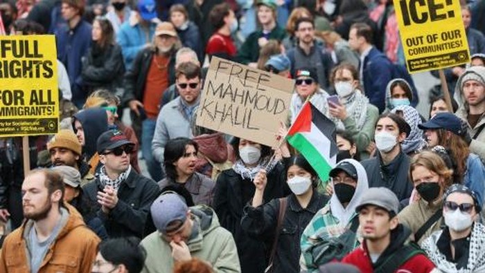  People gather outside of a New York court to protest the arrest and detention of Mahmoud Khalil at Foley Square on March 12, 2025 in New York City. A federal judge in New York heard arguments for and against the detention of Khalil, a permanent U.S. resident, green card holder and recent Columbia graduate, who is married to an American citizen, who played a role in pro-Palestinian protests at Columbia University. He was arrested by federal immigration agents in New York City and was subsequently transferred to a facility in Jena, Louisiana, where he is being held. The Trump administration is seeking to deport him over his participation in pro-Palestinian protests at the school. Michael M. Santiago/Getty Images/AFP (Photo by Michael M. Santiago / GETTY IMAGES NORTH AMERICA / Getty Images via AFP)