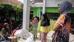 Warga Korban Banjir Ngungsi di SMPN 1 Dayeuhkolot