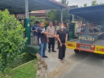 Viral Waria Ngumpet di Gorong-gorong Usai Terciduk Mau Maling Rumah
