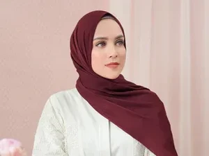 7 Warna Hijab yang Cocok untuk Kulit Warm Undertone