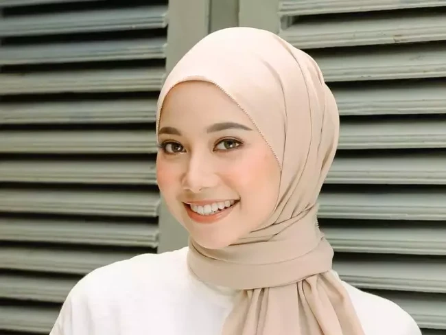 Warna Hijab yang Cocok untuk Kulit Warm Undertone Warna Hijab yang Cocok untuk Kulit Warm Undertone