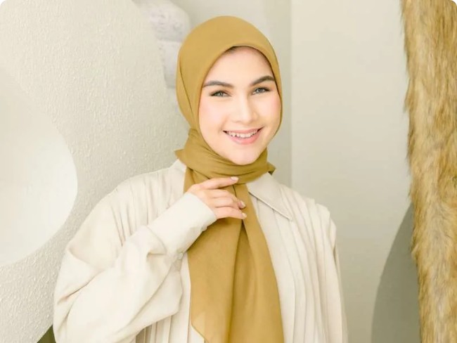 Warna Hijab yang Cocok untuk Kulit Warm Undertone Warna Hijab yang Cocok untuk Kulit Warm Undertone