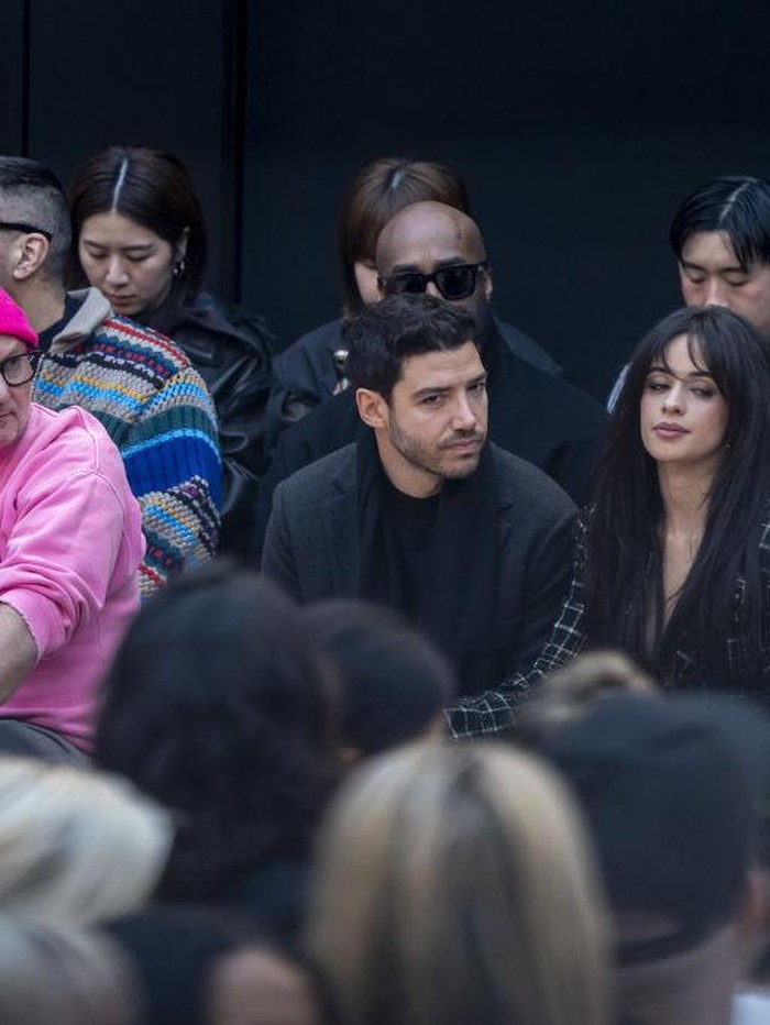 Camila Cabello menghadiri acara Rabanne Womenswear Spring-Summer 2025 sebagai bagian dari Paris Fashion Week pada 25 September 2024 di Paris, Prancis.