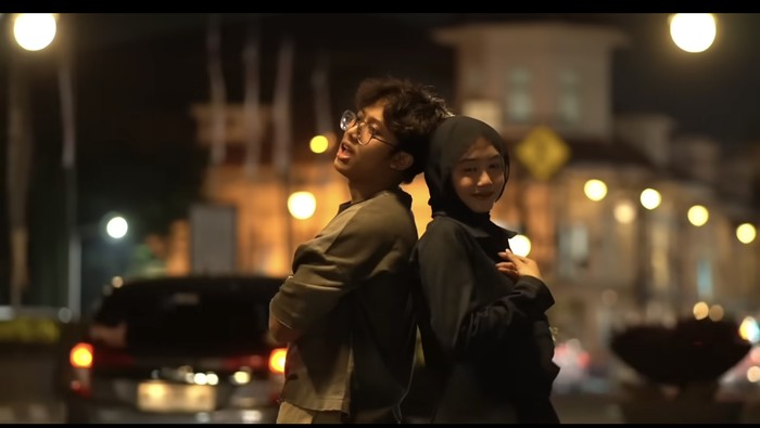 Lagu Aku Dah Lupa karya Mikky dan Zia viral di TikTok, mendominasi Spotify dengan nuansa hip hop dan dangdut.