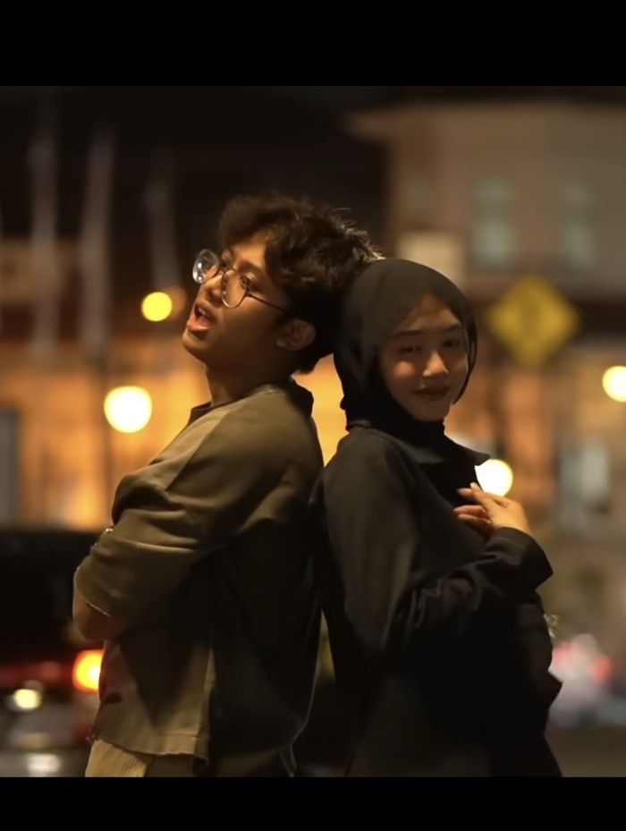 Lagu Aku Dah Lupa karya Mikky dan Zia viral di TikTok, mendominasi Spotify dengan nuansa hip hop dan dangdut.