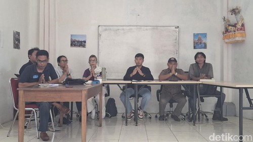 Aliansi Hak Pekerja Sejahtera (Hapera) Bali meluncurkan Posko Pengaduan THR Keagamaan Nyepi dan Idul Fitri Tahun 2025 di Kantor YLBHI-LBH Bali, Senin (17/3/2025). (Fabiola Dianira)