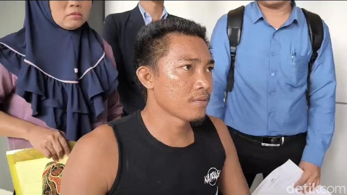 Anci Ariandi (32) korban penusukan hingga berujung lumpuh membuat laporan di Propam Polda Sumsel