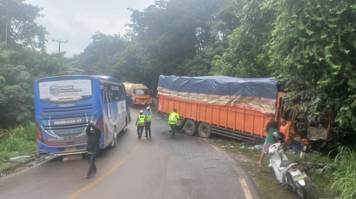 Anggota Satlantas Polres Muba lakukan olah TKP.