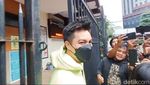 Ketika Baim Wong Jenguk Nikita Mirzani di Rutan Polda Metro Jaya
