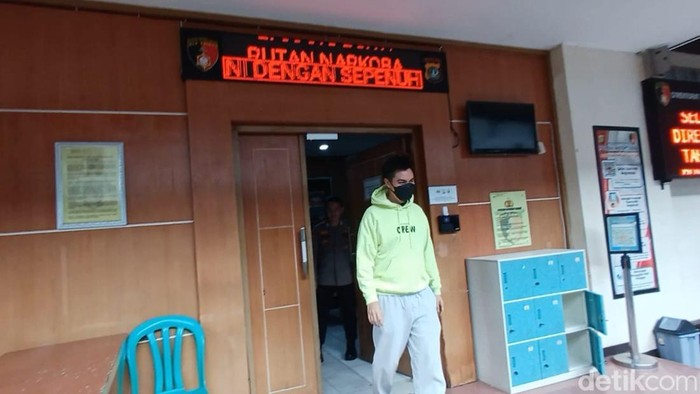 Baim Wong jenguk Nikita Mirzani di Rutan Polda Metro Jaya.