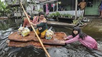 Pemerintah Kota Jambi mencatat banjir luapan Sungai Batanghari yang terjadi sepekan terakhir meluas hingga ke tujuh kecamatan. 