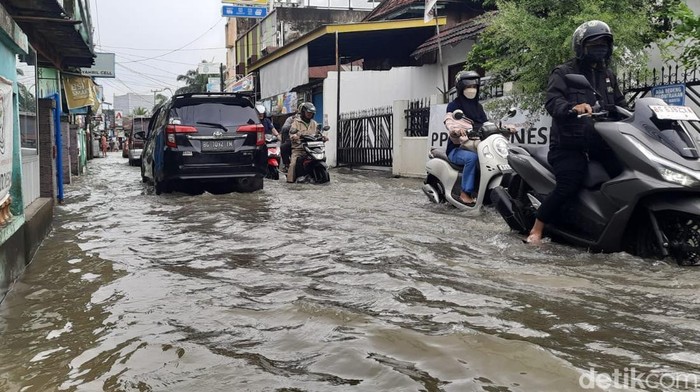 Banjir terjadi di Jalan Pipa Reja, Palembang
