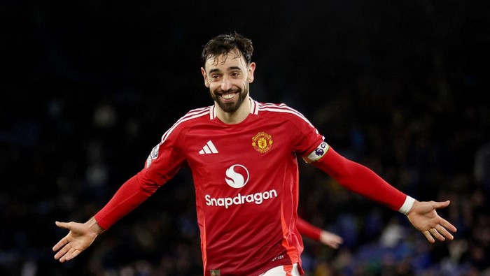 Soccer Football - Premier League - Leicester City v Manchester United - King Power Stadium, Leicester, Britain - March 16, 2025 Manchester Uniteds Bruno Fernandes celebrates scoring their third goal REUTERS/Chris Radburn EDITORIAL USE ONLY. NO USE WITH UNAUTHORIZED AUDIO, VIDEO, DATA, FIXTURE LISTS, CLUB/LEAGUE LOGOS OR LIVE SERVICES. ONLINE IN-MATCH USE LIMITED TO 120 IMAGES, NO VIDEO EMULATION. NO USE IN BETTING, GAMES OR SINGLE CLUB/LEAGUE/PLAYER PUBLICATIONS. PLEASE CONTACT YOUR ACCOUNT REPRESENTATIVE FOR FURTHER DETAILS..
