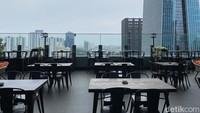 Di kawasan Kuningan, Jakarta Selatan ada restoran bertempat di rooftop gedung tinggi. Restoran tersebut bernama Costess yang cocok untuk tempat buka puasa. Foto: detikcom/Riska Fitria