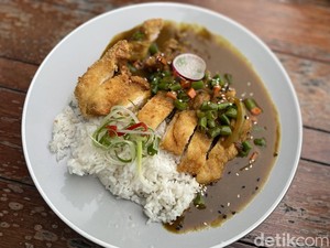 Costess: Menikmati Gurihnya Korean Chicken Curry di Rooftop Lantai 17