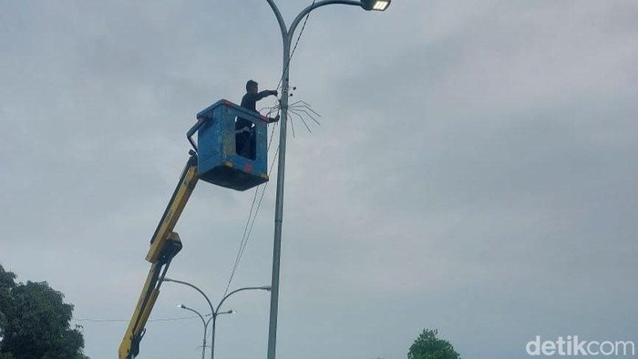 Dishub melakukan perbaikan PJU di jalan pantura