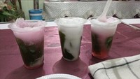 Hadirkan variasi cincau yang tak membosankan, Cincau Rohana memadukan es cincau hijau dengan sirup cocopandan. Harganya dipatok Rp 10.000an yang dapat disambangi di Rempoa, Ciputat, Tangerang Selatan. Foto: Google Review