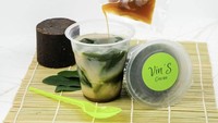 Cincau hijau produksi rumahan ini dibuat dengan pelengkap gula jawa maupun gula batu yang dicairkan. Lokasinya yang berada di Jalan Tebet Timur Dalam Raya No.62, Jakarta Selatan menawarkan cincaunya seharga Rp 10.000an. Foto: Google Review
