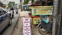 Cincau gerobakan Putra Jaya berani adu kualitas dengan hadirkan cincau murni tanpa pemanis buatan. Berlokasi di Jalan Rawa Binong No.71, Cipayung, Jakarta Timur harga cincaunya dibanderol Rp 10.000an per porsi. Foto: Google Review