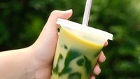Dekat Taman Mpu Sendok, Kebayoran Baru, Jakarta Selatan ada penjual cincau gerobakan yang selalu ramai pembeli dari warga sekitar. Harga per porsi cincau yang dibanderol Rp 10.000an menggunaka berbagai bahan alami nan berkualitas. Foto: Google Review