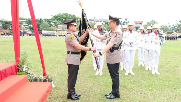 Foto: Kapolda Riau saat prosesi pelepasan (Dok Humas Polda Riau)