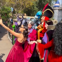 Begini momen di balik layar dari selfie para ‘villain’. Foto: Instagram