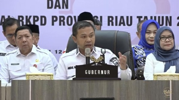 Tunda Bayar Rp 2,2 T Bikin Gubernur Riau Pusing 7 Keliling