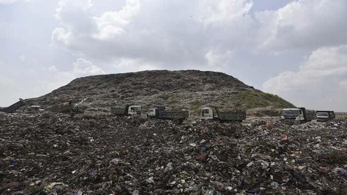 Gunung Sampah Ghazipur/Oddity Central