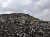 Bantargebang Lewat! Gunung Sampah Ini Tingginya Setara Taj Mahal!