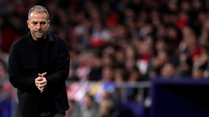 MADRID, SPAIN - MARCH 16: coach Hansi Flick of FC Barcelona  during the LaLiga EA Sports  match between Atletico Madrid v FC Barcelona at the Estadio Civitas Metropolitano on March 16, 2025 in Madrid Spain (Photo by Maria Gracia Jimenez/Soccrates/Getty Images)
