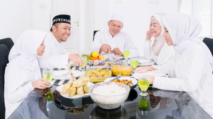 Ilustrasi makan Lebaran