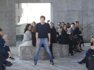 Desainer Jonathan Anderson Keluar dari Loewe, Pindah ke Dior?