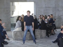 Desainer Jonathan Anderson Keluar dari Loewe, Pindah ke Dior?