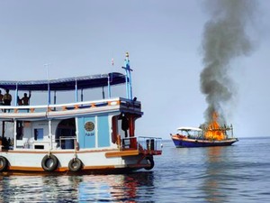Kapal Wisata Terbakar, Turis Ini Menghilang Tanpa Jejak