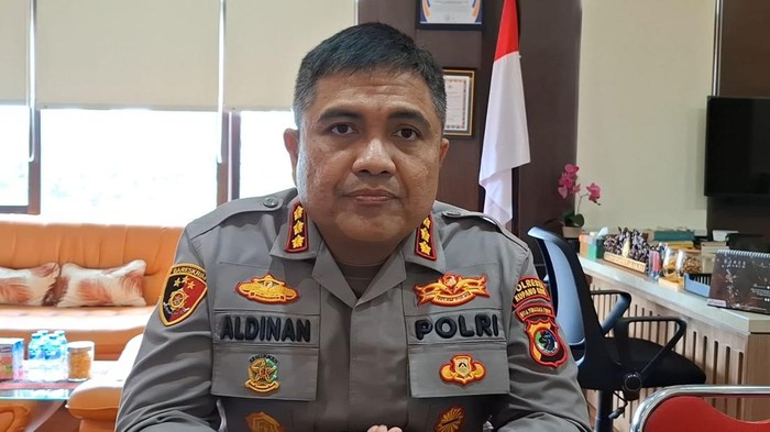 Kapolresta Kupang Kota, Kombes Aldinan Manurung, saat diwawancarai detikBali di kantornya, Senin (17/3/2025). (Yufengki Bria/detikBali)