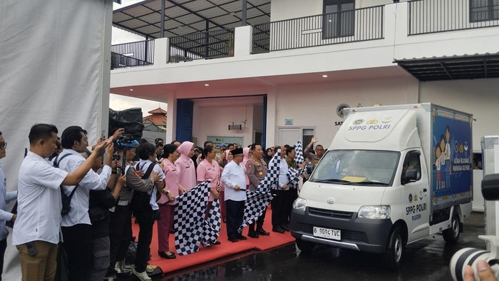 Kapolri meresmikan SPPG Polri di Jaksel (Fawdi/detikcom)
