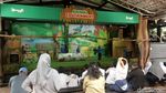 Bahagianya Anak-anak Saat Ngabuburit di Bandung Zoo